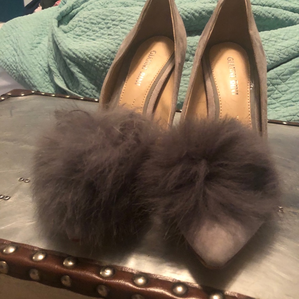 Fun gray color Gianni Bini heels.